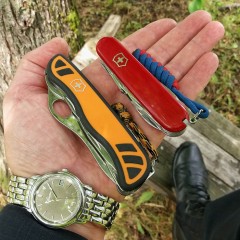 Задняя накладка для ножей VICTORINOX HUNTER XS HUNTER XT C.8339.C2.10 111 мм нейлоновая оранжево-чёрная